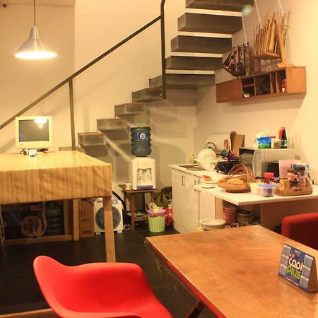 Buton Backpaker Lodge - Hostel Bandung Exterior photo